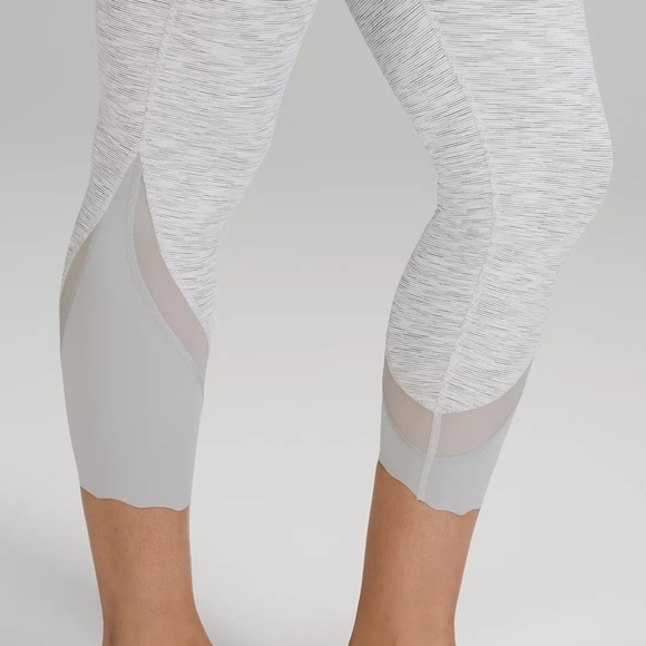 Lululemon Wunder Under Crop II - Picture 4 of 9